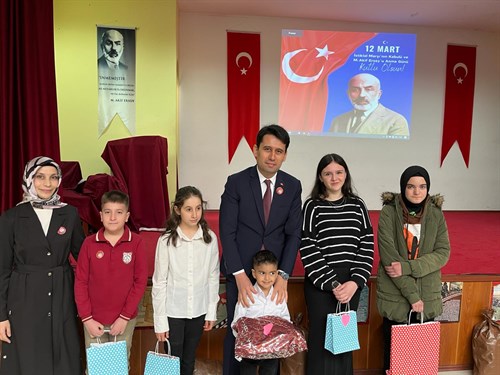 12 Mart İstiklal Marşı'nın Kabulü ve Mehmet Akif Ersoy'u Anma Günü Programı İlçemiz Alaattin Keykubat Halk Kütüphanesinde Gerçekleştirildi.